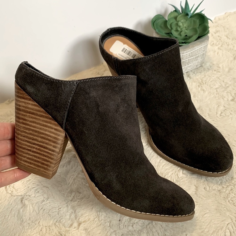 nwob Dolce Vita Hollis gray charcoal Suede leather backless Western heel Mule